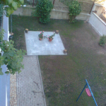 Feiks & Ingenieure KG - Stützmauer neu hergestellt und Zaun neu errichtet. Hof mit Bewegungsmeldern ausgestattet, Laternen und Steckdosen montiert