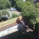 Feiks & Ingenieure KG - Der Bereich Zwischen Stützmauer und Zaun wurde mit Rindenmulch abgedeckt.